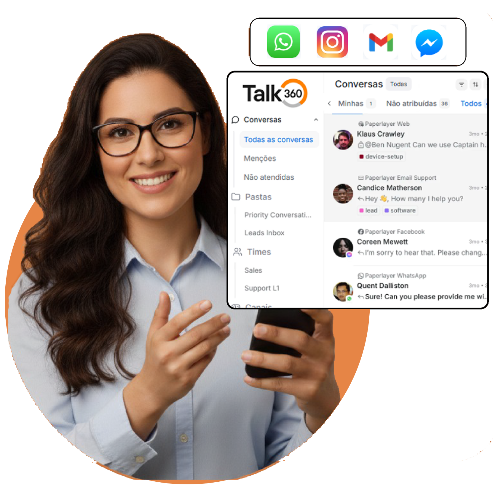 Atendente da Talk360 usando o app no celular com a tela de conversas